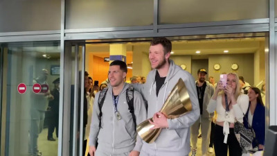 Баскетболисты «Зенита» привезли чемпионский кубок в Петербург