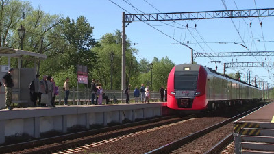 Россиянам напомнили об опасности железнодорожных переездов