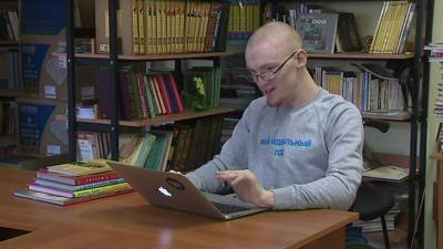 Петербургский программист с ДЦП рассказал, как сделал управляемую одной кнопкой клавиатуру