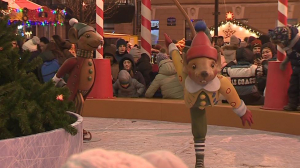 Дед Мороз посетил ярмарку на Манежной площади