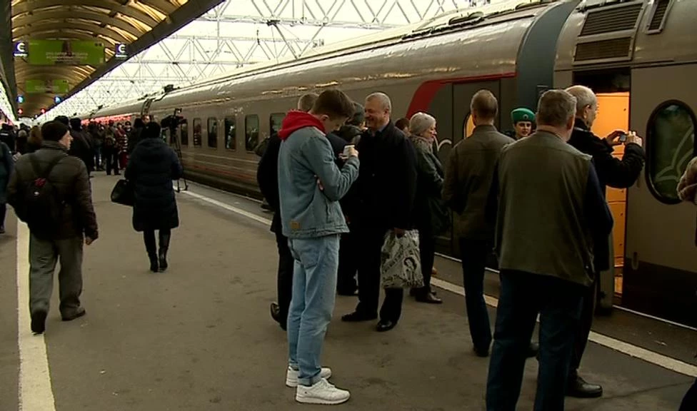 Первый пассажирский поезд «Таврия» прибыл в Севастополь - tvspb.ru