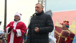 Александр Беглов принял участие в новогодних уличных гуляниях в Парголово