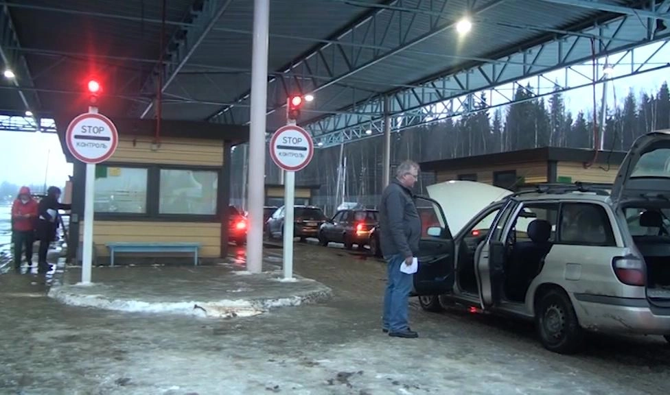 На границе с Финляндией изъяли более 1000 пачек контрабандных сигарет - tvspb.ru