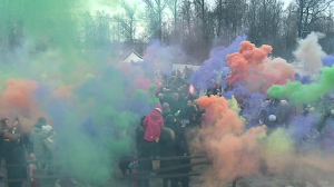В парке имени Бабушкина проходит фестиваль цветного дыма
