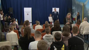 В Петербурге с праздниками поздравляют детей сотрудников МВД и Росгвардии, погибших при исполнении
