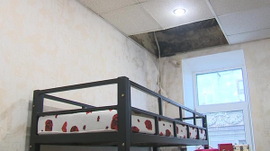 В коммунальной квартире обрушился потолок