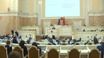 Депутаты петербургского ЗакСа прокомментировали поправки в Конституцию