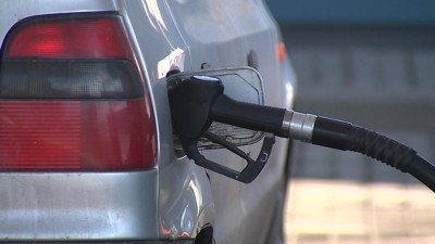 Владельцы некоторых сетей автозаправок предупредили о возможном повышении цен на бензин