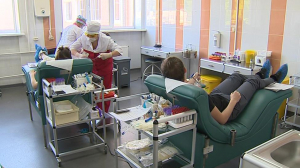 Сорока пациентам с коронавирусной инфекцией в Петербурге перелили плазму переболевших COVID-19
