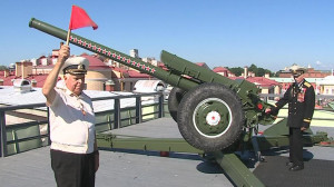 Залп в честь окончания Ленинградской битвы