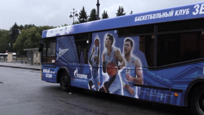 У баскетбольного «Зенита» появился фирменный автобус