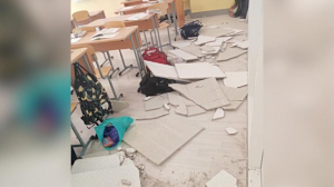 В школе № 547 Красносельского района в одном из классов обрушился потолок