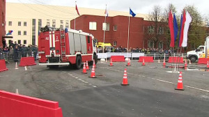 В Петербурге сегодня проходят по-настоящему уникальные соревнования — гонки на пожарных машинах