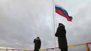 На самом крупном неатомном ледоколе в мире «Виктор Черномырдин» несколько минут назад подняли флаг