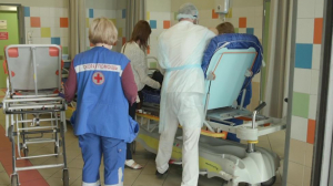 В Петербурге ежедневно госпитализируют более 600 пациентов с коронавирусом