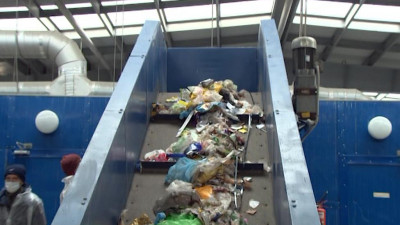 Как работают роботы-сортировщики мусора, которые заменят людей на заводах Москвы и Петербурга