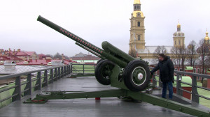 Сегодняшний полуденный выстрел из пушки Петропавловской крепости посвятили предприятию «Ленполиграфмаш»