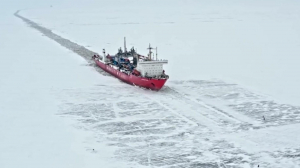 Российский атомный лихтеровоз «Севморпуть», который держал курс на Антарктиду, продолжает дрейфовать у берегов Нигерии из-за поломки лопасти
