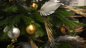 Как нарядить ёлку? Советы флориста о модных трендах