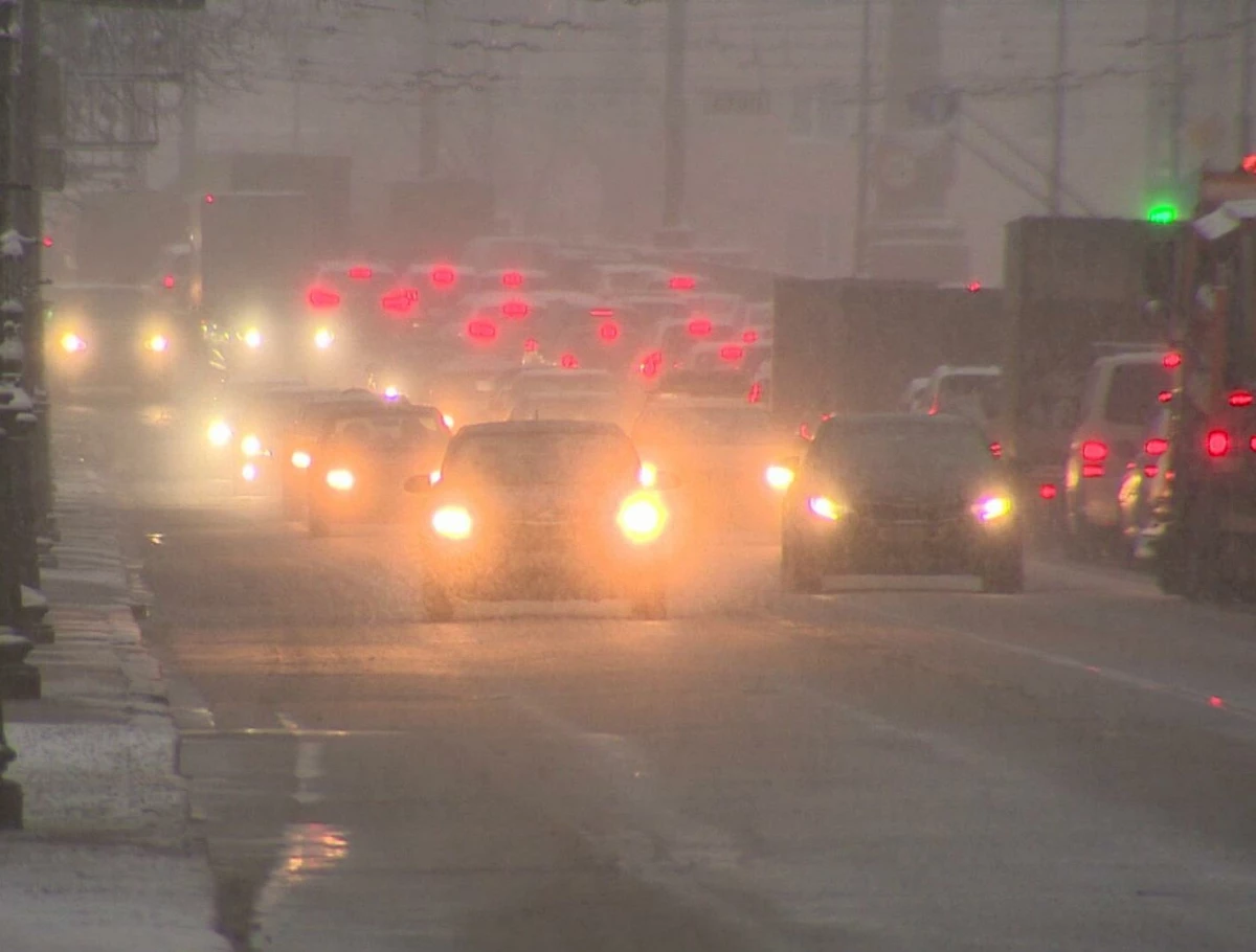 На Московском проспекте собралась огромная пробка из-за ремонта дороги - tvspb.ru