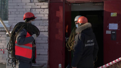 В Петербурге на уборку улиц вышли более тысячи дворников