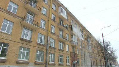Как очищают кровли от снега в Василеостровском районе
