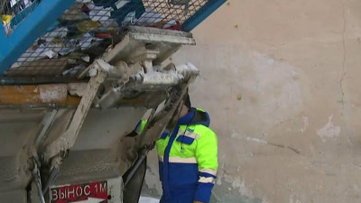 В Колпино собрали первый в России мусоровоз для раздельного сбора отходов