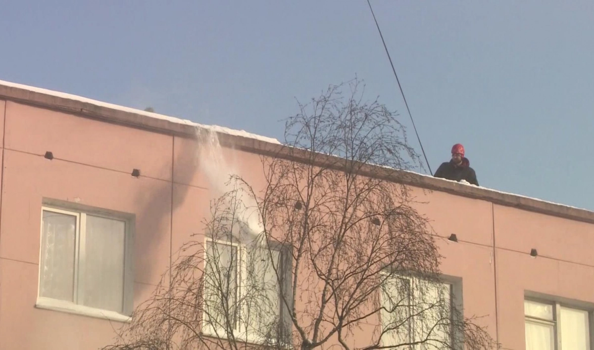 Технологии борьбы с наледью на крышах домов Петербурга признаны эффективными - tvspb.ru