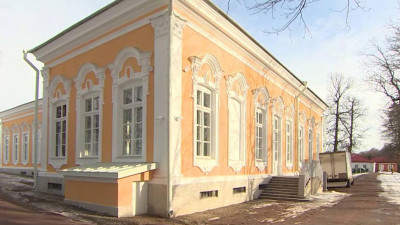 Реставраторы решили проблему с гидроизоляцией в Екатерининском корпусе дворца Монплезир в Петергофе