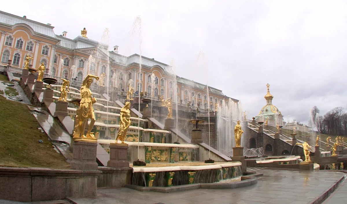 Помещения Большого Петергофского дворца отреставрируют за 33 млн рублей - tvspb.ru