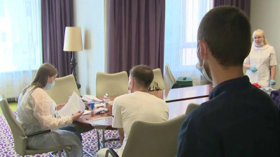 В Петербурге от COVID активно прививаются сотрудники сферы обслуживания