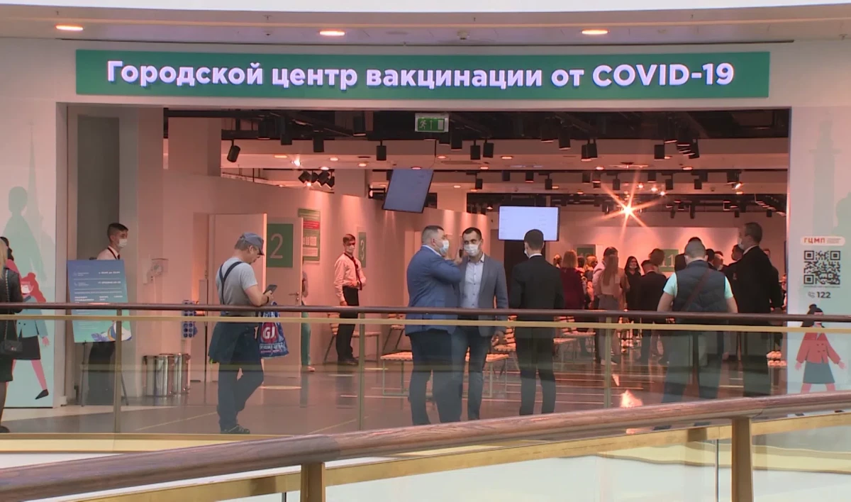 Очереди образовались в торговых центрах после введения QR-кодов - tvspb.ru