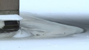 Соблюдайте дистанцию и проверяйте прочность ледяного покрытия. Какие правила необходимо помнить при выходе на лёд