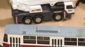 Парк трамваев дома. Моделист Сергей Старцев всё свободное время посвящает созданию мини-копий электрического транспорта