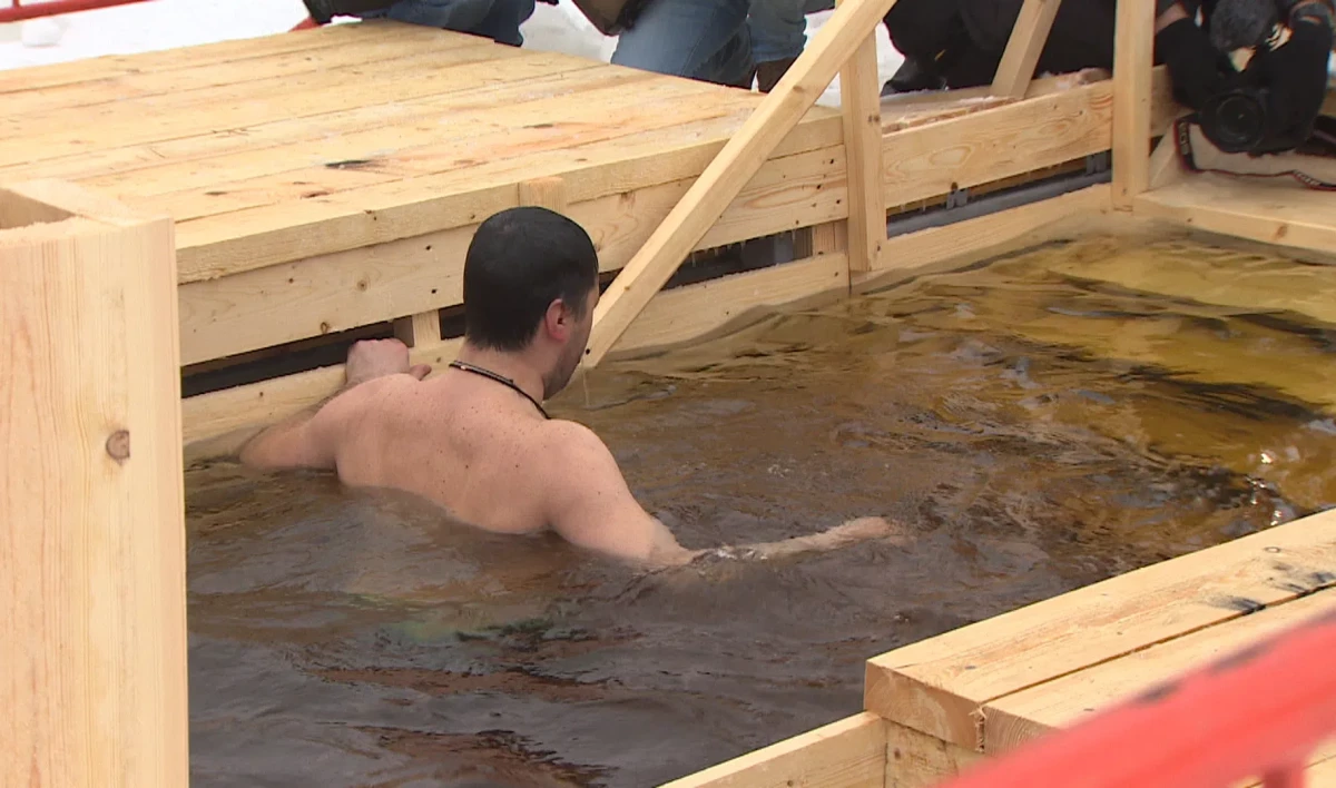 Крещенские купания в Петербурге прошли без нарушений - tvspb.ru