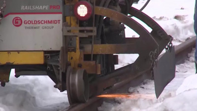 В петербургской подземке испытывают новую рельсошлифовальную машину