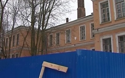 Синие строительные заборы в Петербурге станут серыми - tvspb.ru