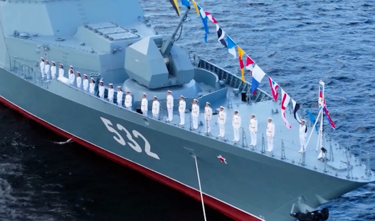 В День ВМФ ограничат движение по дамбе - tvspb.ru