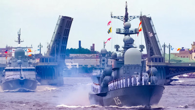 Самый масштабный: Как прошел парад ко Дню ВМФ в Петербурге