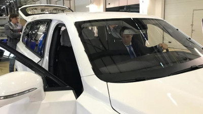 Минпромторг опубликовал фотографии внедорожника Aurus