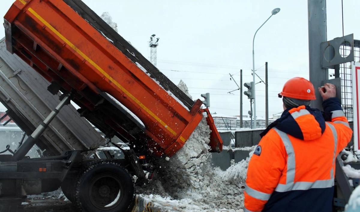 За зиму пункты «Водоканала» приняли и утилизировали более 1,8 млн кубометров снега - tvspb.ru