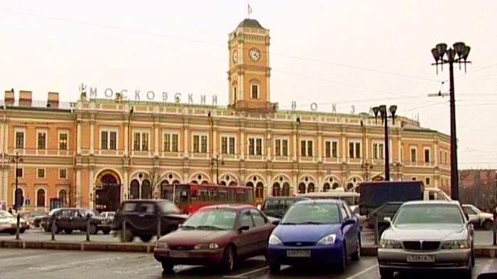 Записка о «терроре» на Московском вокзале вывела полицию на нелегальных мигрантов - tvspb.ru