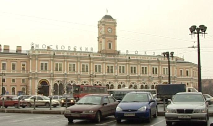 На Московском вокзале мужчине помогли украсть чужой багаж сотрудники благотворительной организации - tvspb.ru
