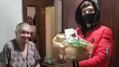 Волонтеры Кировского района выполнили более 150 заявок от жителей старше 65 лет