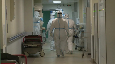 «Я ходила на работу в туфлях и халате, а сейчас в скафандре»: Как врачи Петербурга проводят праздники во время COVID