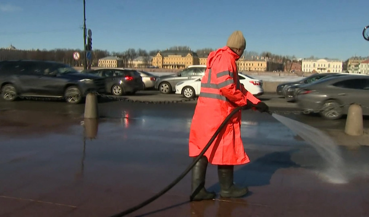 Улицы Петербурга начали отмывать от зимней грязи - tvspb.ru