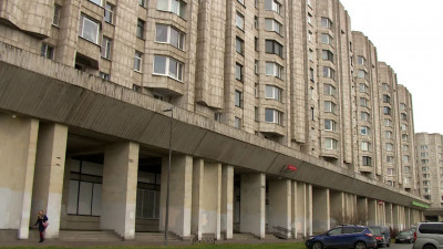 Соседи рассказали подробности об убившем отца петербуржце