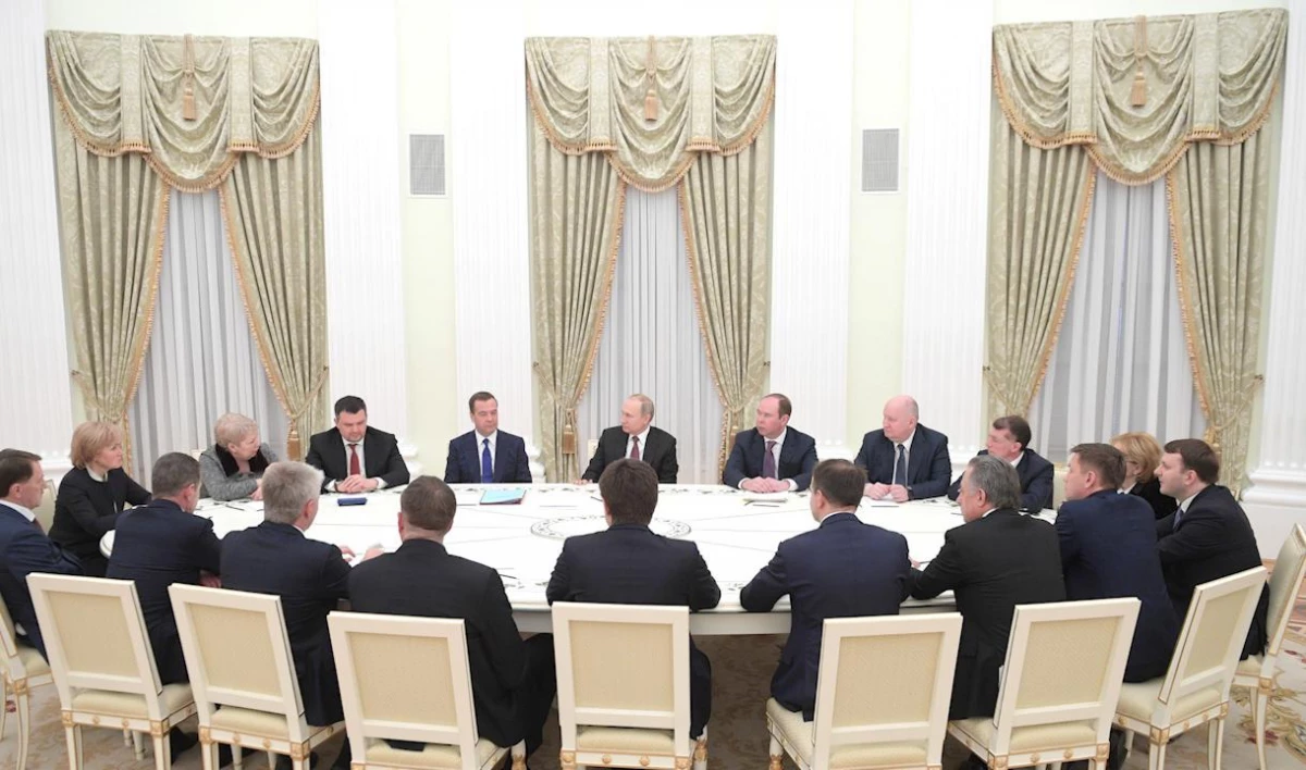 Владимир Путин встретился с ушедшими в отставку членами правительства - tvspb.ru