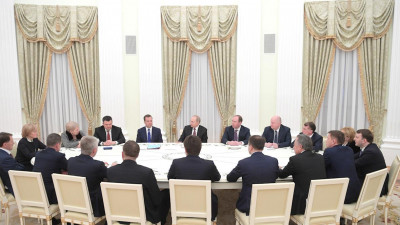 Владимир Путин встретился с ушедшими в отставку членами правительства