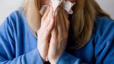 Россиянам напомнили, как действовать при заболевании близкого гриппом или коронавирусом